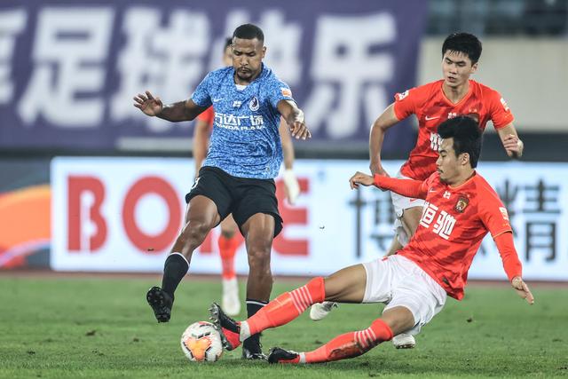 克林根强势表现，6投5中砍下11分6篮板